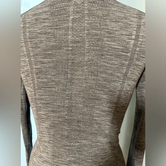 Lululemon Swift Tech tee - Picture 9 of 9